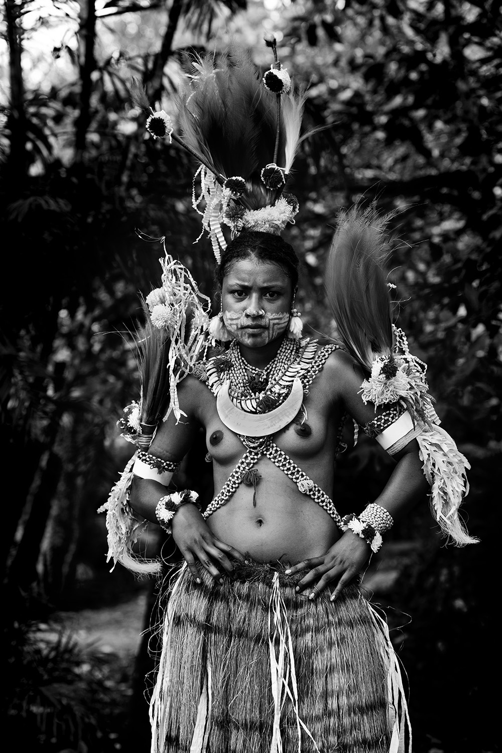 image of AARONTAIT COPYRIGHTED 2014 267 PNG PAPUA NEW GUNIEA DOCUMENTARY PHOTOGRAPHER BLACK WHITE PORTRAIT TRIBAL TRADITIONAL DRESS TRAVEL PHOTOGRAPHER GIRL BEAUTIFUL FASHION 