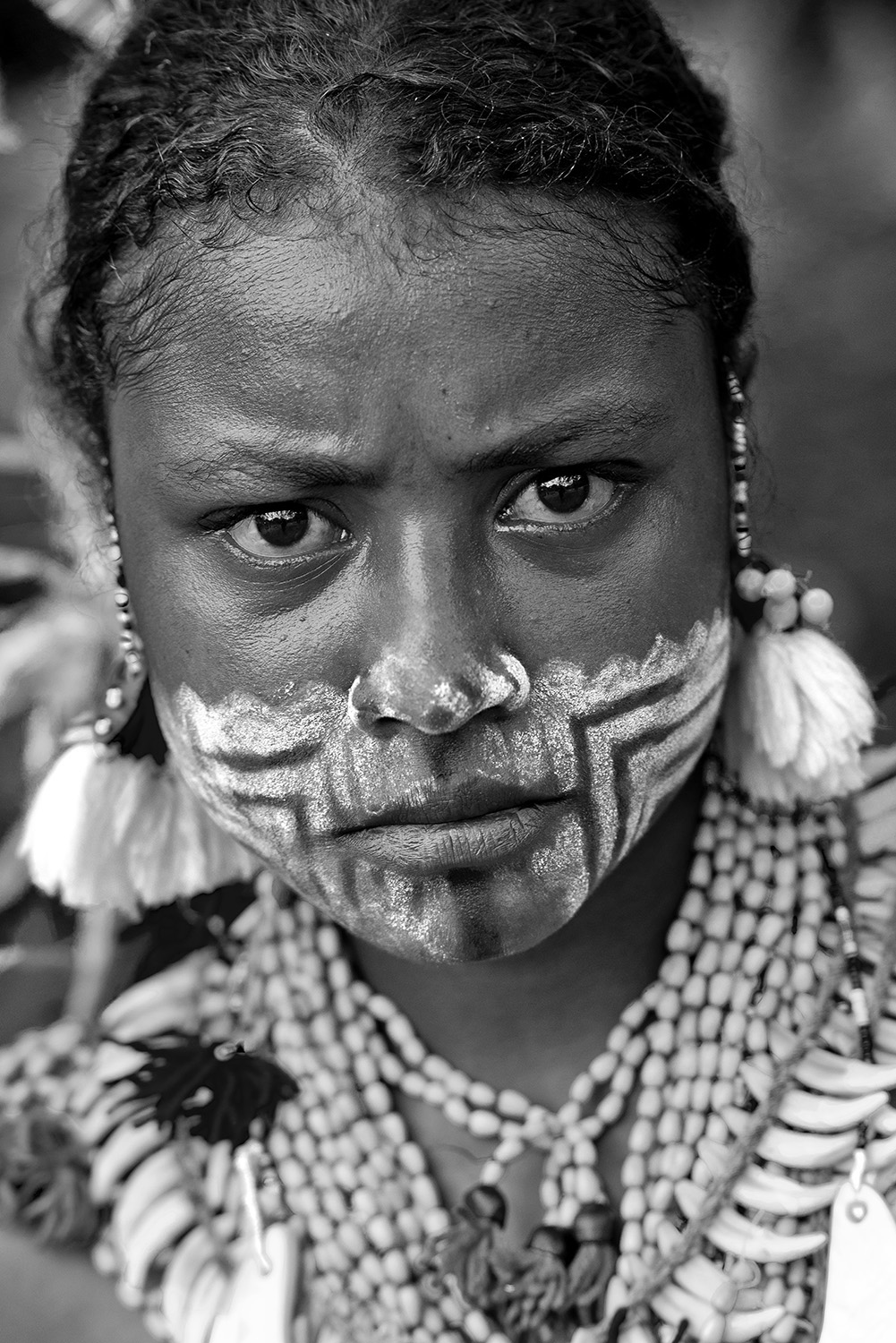 image of AARONTAIT COPYRIGHTED 2014 266 PNG PAPUA NEW GUNIEA DOCUMENTARY PHOTOGRAPHER BLACK WHITE PORTRAIT TRIBAL TRADITIONAL TRAVEL PHOTOGRAPHER GIRL