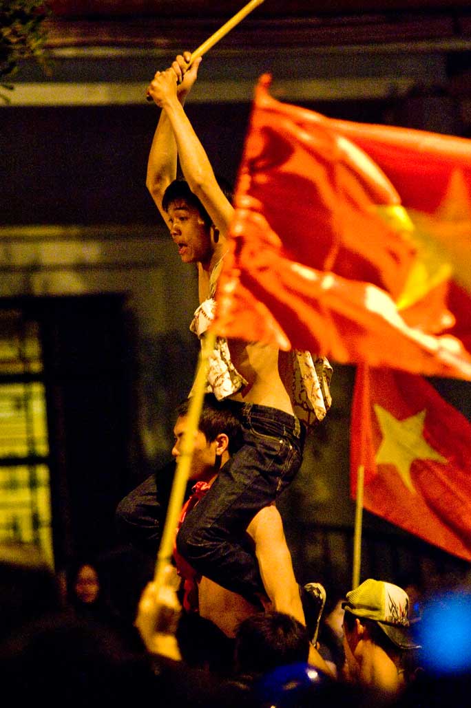 image of AARONTAIT COPYRIGHTED 2014 473 VIETNAM GLORY VICTORY FOOTBALL CELEBRATION HANOI FANS PATRIOTISM HAPPY RIOT FLARE DOCUMENTARY REPORTAGE PHOTOGRAPHER 